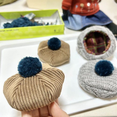 お花トレーナーの黒ねこちゃんお着替えセット❗️】靴下ぬいぐるみ  