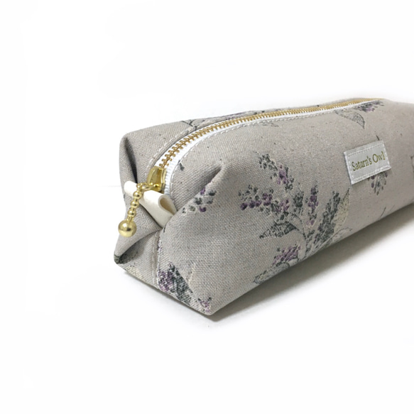 ボタニカル柄のキャラメルペンケース  紫　綿麻キャンバス 草花　花柄  グッズ ペンケース 筆箱 2枚目の画像