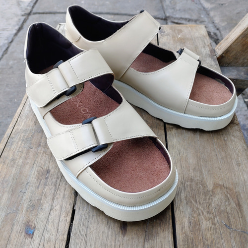 44■新品♪クラークス 本革ベルクロサンダル(EU39) CL915BM017017_q_thumbM.jpg