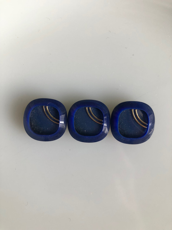 アンティーク ボタン 3個　ビンテージ 昭和 レトロ 個性的 ハンドメイド素材 日本製 ポップ アクセ ブルー　青 1枚目の画像