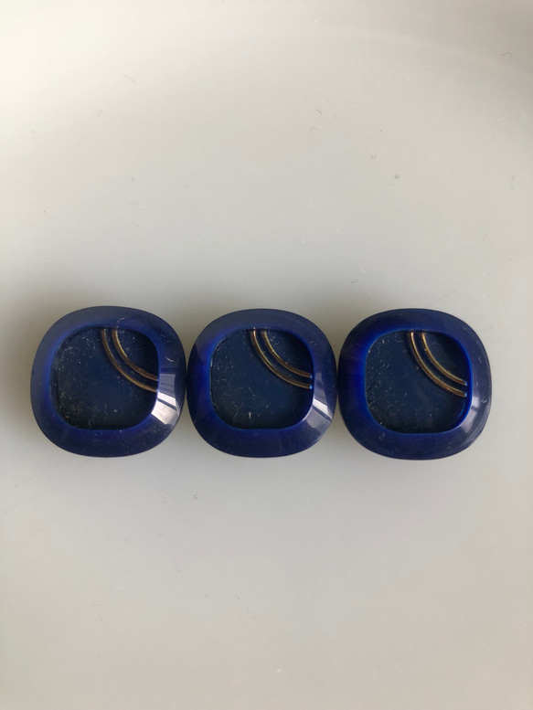 アンティーク ボタン 3個　ビンテージ 昭和 レトロ 個性的 ハンドメイド素材 日本製 ポップ アクセ ブルー　青 4枚目の画像