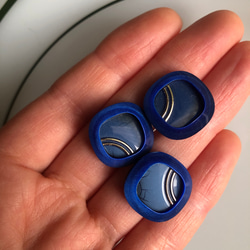 アンティーク ボタン 3個　ビンテージ 昭和 レトロ 個性的 ハンドメイド素材 日本製 ポップ アクセ ブルー　青 6枚目の画像