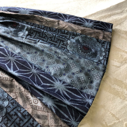 アンティーク大島紬のパッチワークスカート　細見えタックスカート　裏地付き　青　着物リメイク 5枚目の画像