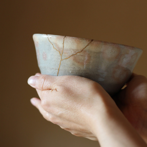 金継ぎ修理 口が触れる食器の金継ぎは漆で！※漆を金色素材で着色した