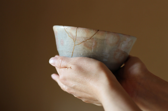 江戸時代(18世紀)に多数みられる。金継ぎ1箇所有り。 江戸時代(18世紀)に多数みられる。金継ぎ1箇所有り。 アンティーク江戸時代