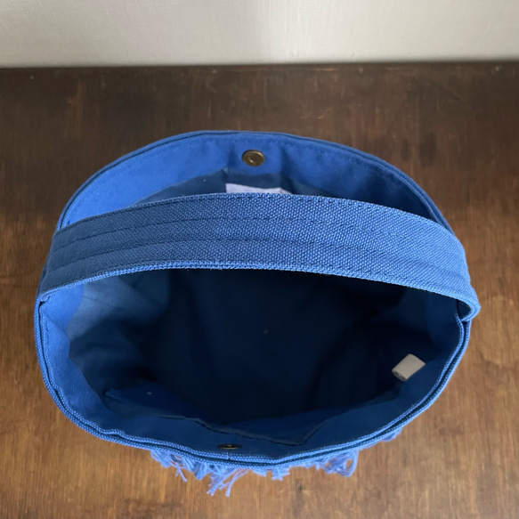 コバルトブルーのループフリンジミニマルバッグ 4枚目の画像