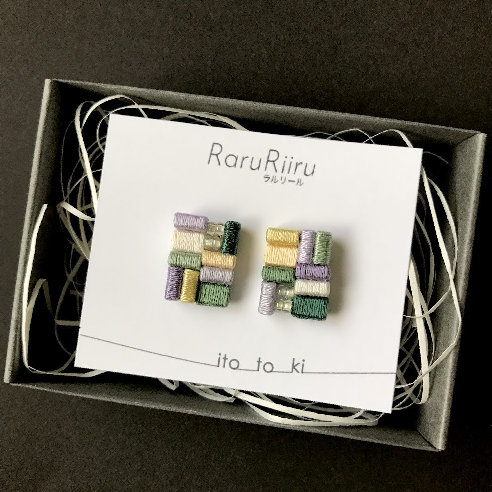 【冬】柔らかな小花 ピアス/イヤリング