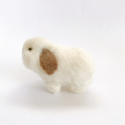 ロップイヤーうさぎの赤ちゃん（白×茶） 羊毛フェルトマスコット 羊毛