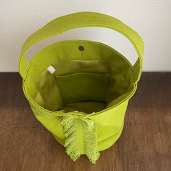 ピスタチオグリーンのフリンジバッグ 4枚目の画像