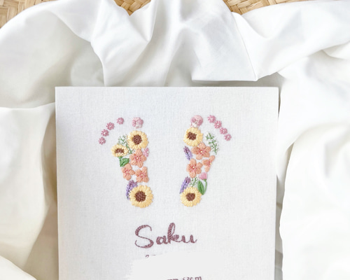 nico　手形・足形刺繍　春のお花畑 バイオレットクレス 〈春の寄せ植えノート〉から 『青木和子の