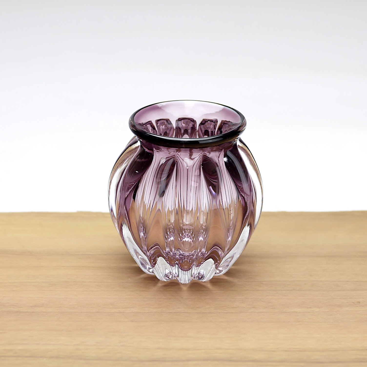 木の壺 深い紫色の丸型広口容器 木の壺 深い紫色の