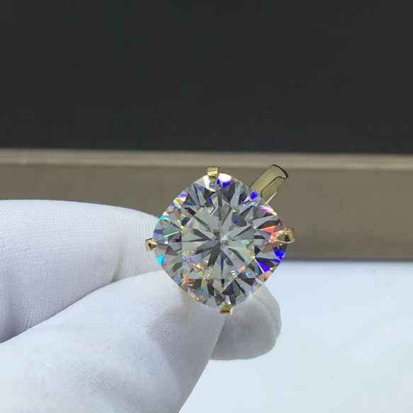 newデザイン】輝くモアサナイト ダイヤ リング K18YG 指輪・リング  