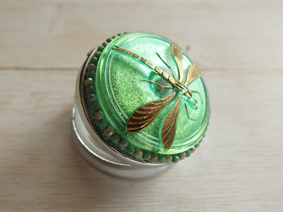 蜻蛉　ウランガラス　ターコイズピカソ　チェコガラスボタンのピルケース　小さなジュエリーボックス　一点限り 4枚目の画像