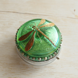 蜻蛉　ウランガラス　ターコイズピカソ　チェコガラスボタンのピルケース　小さなジュエリーボックス　一点限り 3枚目の画像