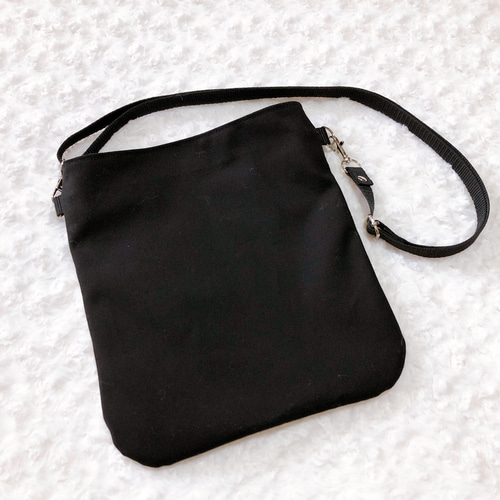 Creemaさんで購入した本革サコッシュです。大人可愛い♡ 2024.2.18 今日もOPEN日です。 13:00〜18:00 ご来店お待ちして