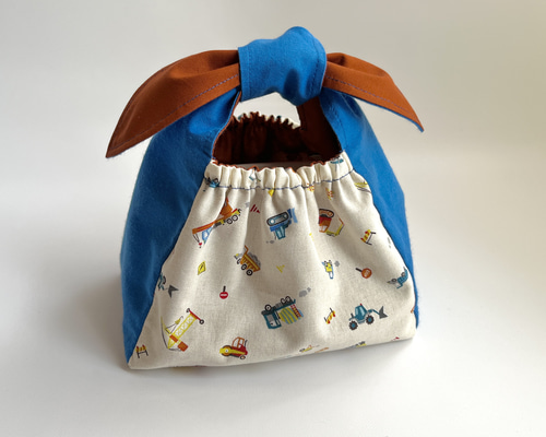 【受注発注】お弁当袋　乗り物柄 楽天市場】お弁当袋 はたらくクルマ 作業車 ランチ巾着 かわいい 巾着