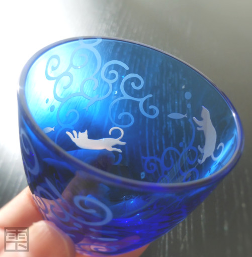 渦巻文様と猫のおちょこ