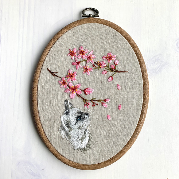 桜の木の下で、、、桜と猫　刺繍タペストリー　 5枚目の画像