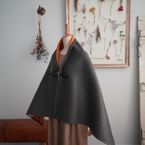 カシミアポンチョ※霜降りグレーxオレンジ 微光沢 黒革 コート RAG