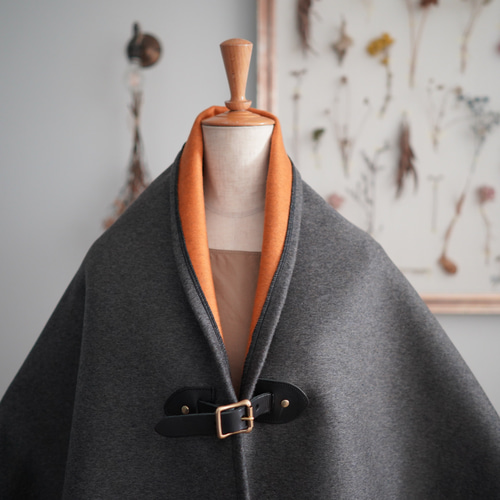 カシミアポンチョ※霜降りグレーxオレンジ 微光沢 黒革 コート RAG