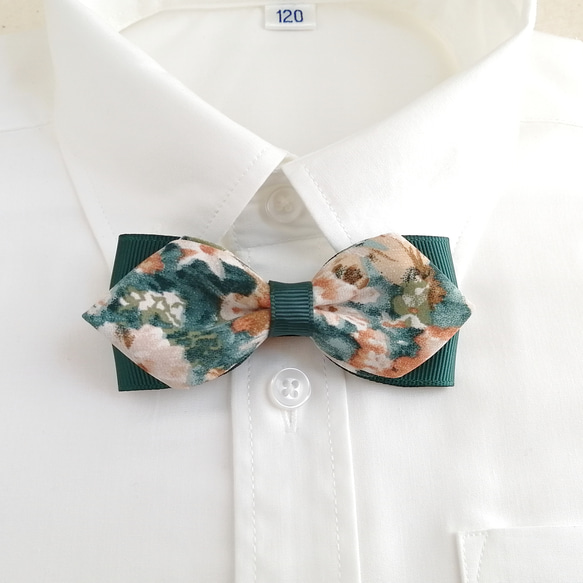蝶 ネクタイ ～グリーン×花柄 ～ セレモニー  男の子 こども キッズ ベビー 入園 入学 卒園 結婚式 フォト 1枚目の画像