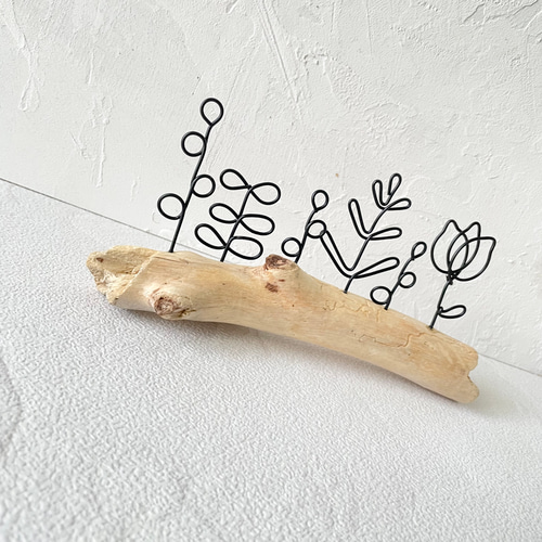 ✧︎*Xmasフェア対象✧︎*ガーベラのボタニカルスワッグ ワイヤークラフト #28 Display. . . . 秋の白グリーンで 可愛いポンカンの実も 花が