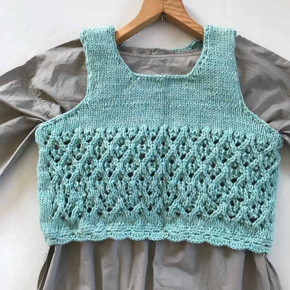 ウール100%   棒編みとかぎ針編みのベスト　編物　毛糸　M-Lサイズ 2枚目の画像