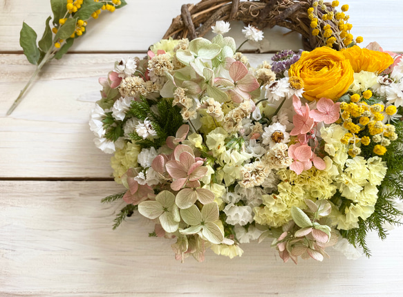 春のお花ミモザとプリザーブド紫陽花のリース 4枚目の画像