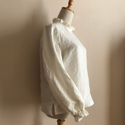 ワッシャー加工リネン（オフホワイト）で作った襟フリルブラウス 2枚目の画像