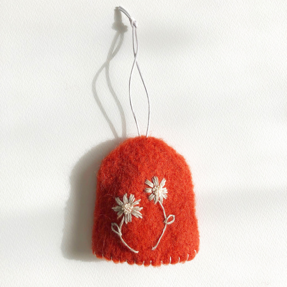 再販✖️2 鍵のセーター   keycase    daisy  orange リネン刺繍 1枚目の画像