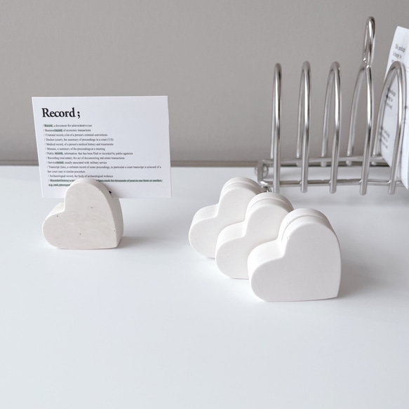 ハートカードスタンド（オフホワイト) ///  ジェスモナイト 撮影小物 アクセサリー アクセサリートレイ 1枚目の画像