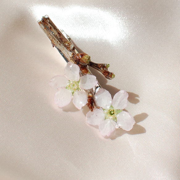 【再販】朝露を纏った桜の枝先（啓翁桜）✴︎ネクタイピン 2枚目の画像