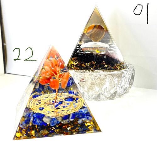 卸値 天然水晶*金箔オルゴナイト宇宙power集中ピラミッド 40*40