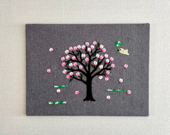 刺繍アート　ファブリックボード　桜の木 1枚目の画像