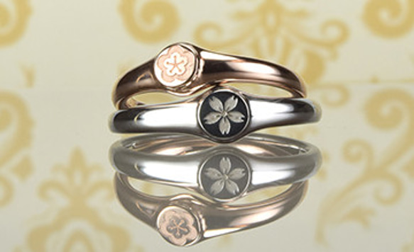 シグネット＜signet-ring＞結婚指輪（マリッジ）/家紋みたい？好きな花がオシャレに彫刻　SG-001-8 2枚目の画像