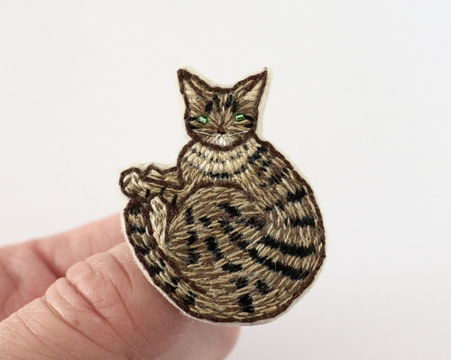 ハンドメイド　刺繍フレーム　花火とキジトラ子猫 楽天市場】刺繍キット 【招き猫】【直径約15cm】【刺繍枠付き