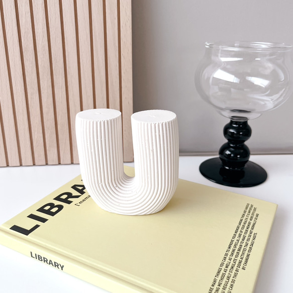 U型オブジェ(オフホワイト) ///  ジェスモナイト  アクセサリー 撮影小物 アクセサリー アクセサリートレイ 1枚目の画像