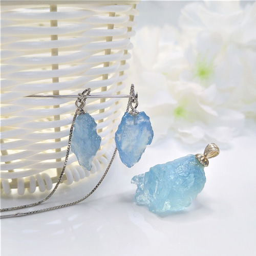 再販〗アクアマリン 原石 天然石 チェーンピアス シルバー925 レジン  