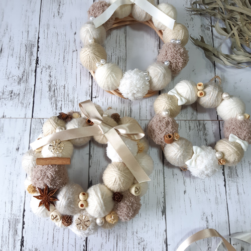 ギフトにもオススメ！ふんわりラテカラーのニットリース リース ko.ju  