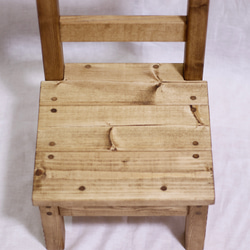 ディスプレイ用にも使える木製子供椅子 5枚目の画像