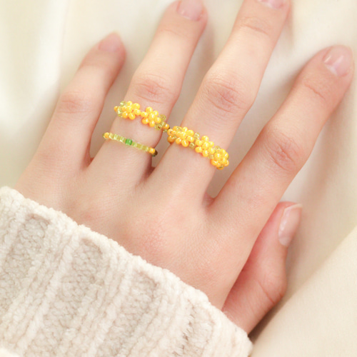 ビーズリング ✧ ミモザ (ふんわり) ❁ 小さなお花のぷちリング 