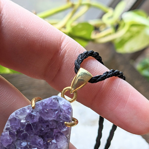 ☆ミニサイズ☆アメジスト・ジオード☆マクラメ編みネックレス A
