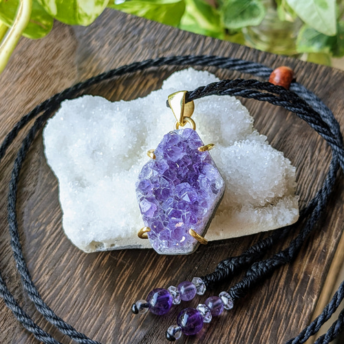 ☆ミニサイズ☆アメジスト・ジオード☆マクラメ編みネックレス A