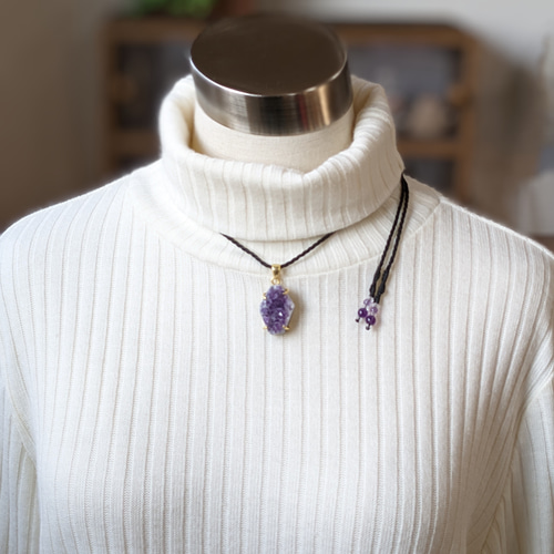 ☆ミニサイズ☆アメジスト・ジオード☆マクラメ編みネックレス A