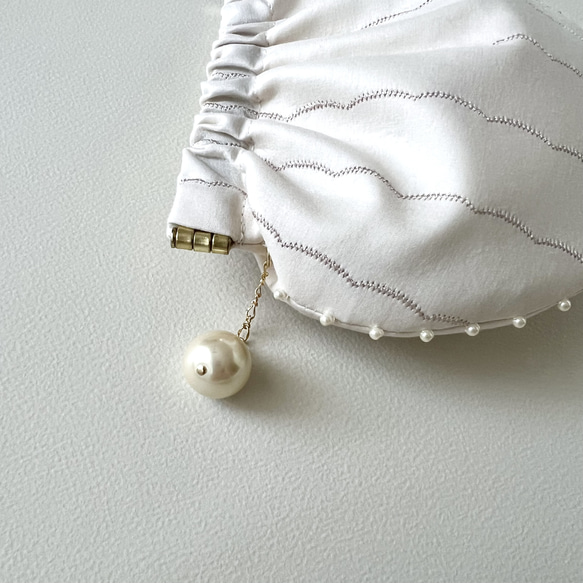 Amulette -真珠貝- ミニポーチ / コーニッシュクリーム / バネポーチ / バネ口ポーチ / バッグチャーム 2枚目の画像