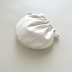 Amulette -真珠貝- ミニポーチ / コーニッシュクリーム / バネポーチ / バネ口ポーチ / バッグチャーム 3枚目の画像