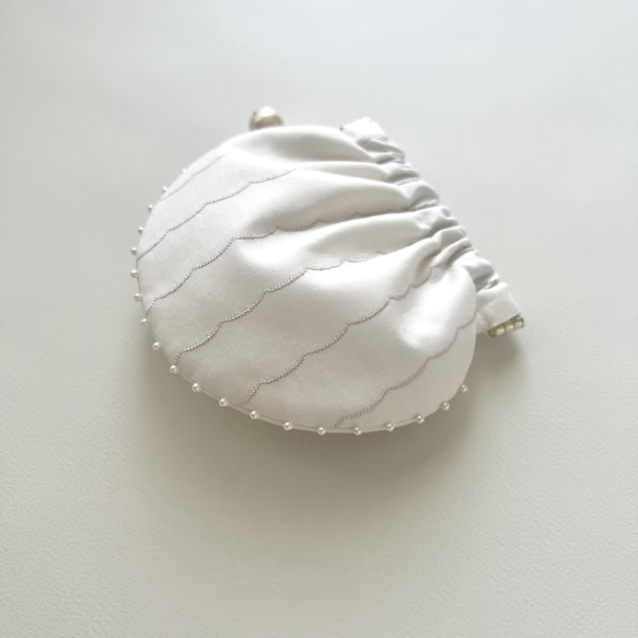 Amulette -真珠貝- ミニポーチ / コーニッシュクリーム / バネポーチ / バネ口ポーチ / バッグチャーム 3枚目の画像