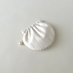 Amulette -真珠貝- ミニポーチ / コーニッシュクリーム / バネポーチ / バネ口ポーチ / バッグチャーム 7枚目の画像