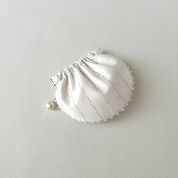 Amulette -真珠貝- ミニポーチ / コーニッシュクリーム / バネポーチ / バネ口ポーチ / バッグチャーム 7枚目の画像