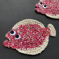 受注制作⑧ヒラメのコースター 2枚セット かぎ針編みのコースター  魚 ひらめ  濃いピンク 2枚目の画像